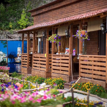 Bilya Richky Hotel Kamianets Podilskyi Bagian luar foto