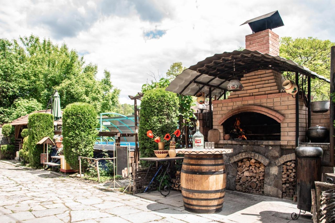 Bilya Richky Hotel Kamianets Podilskyi Bagian luar foto