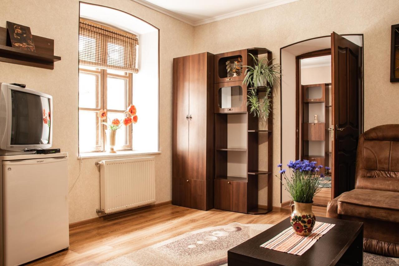 Bilya Richky Hotel Kamianets Podilskyi Bagian luar foto