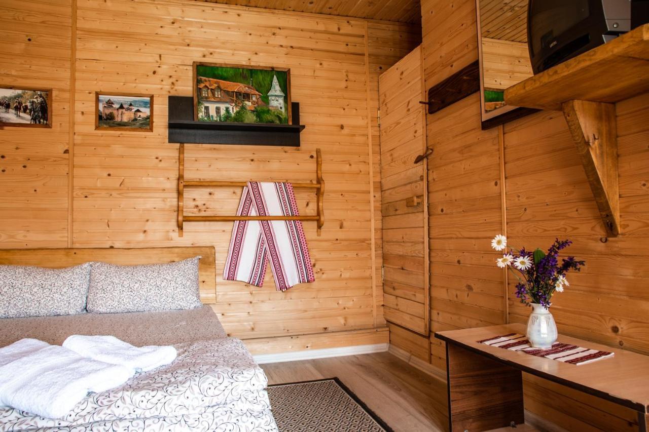 Bilya Richky Hotel Kamianets Podilskyi Bagian luar foto