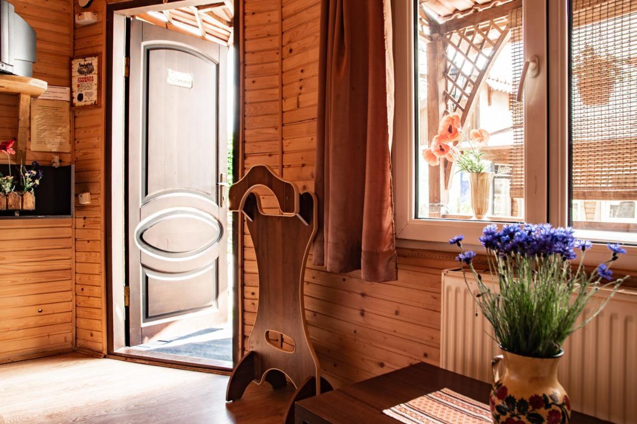 Bilya Richky Hotel Kamianets Podilskyi Bagian luar foto