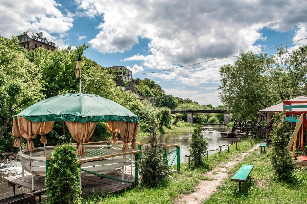 Bilya Richky Hotel Kamianets Podilskyi Bagian luar foto