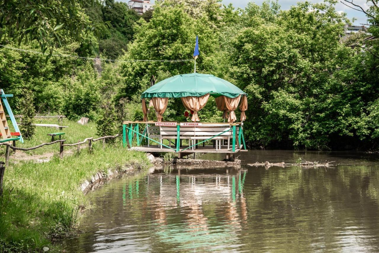 Bilya Richky Hotel Kamianets Podilskyi Bagian luar foto
