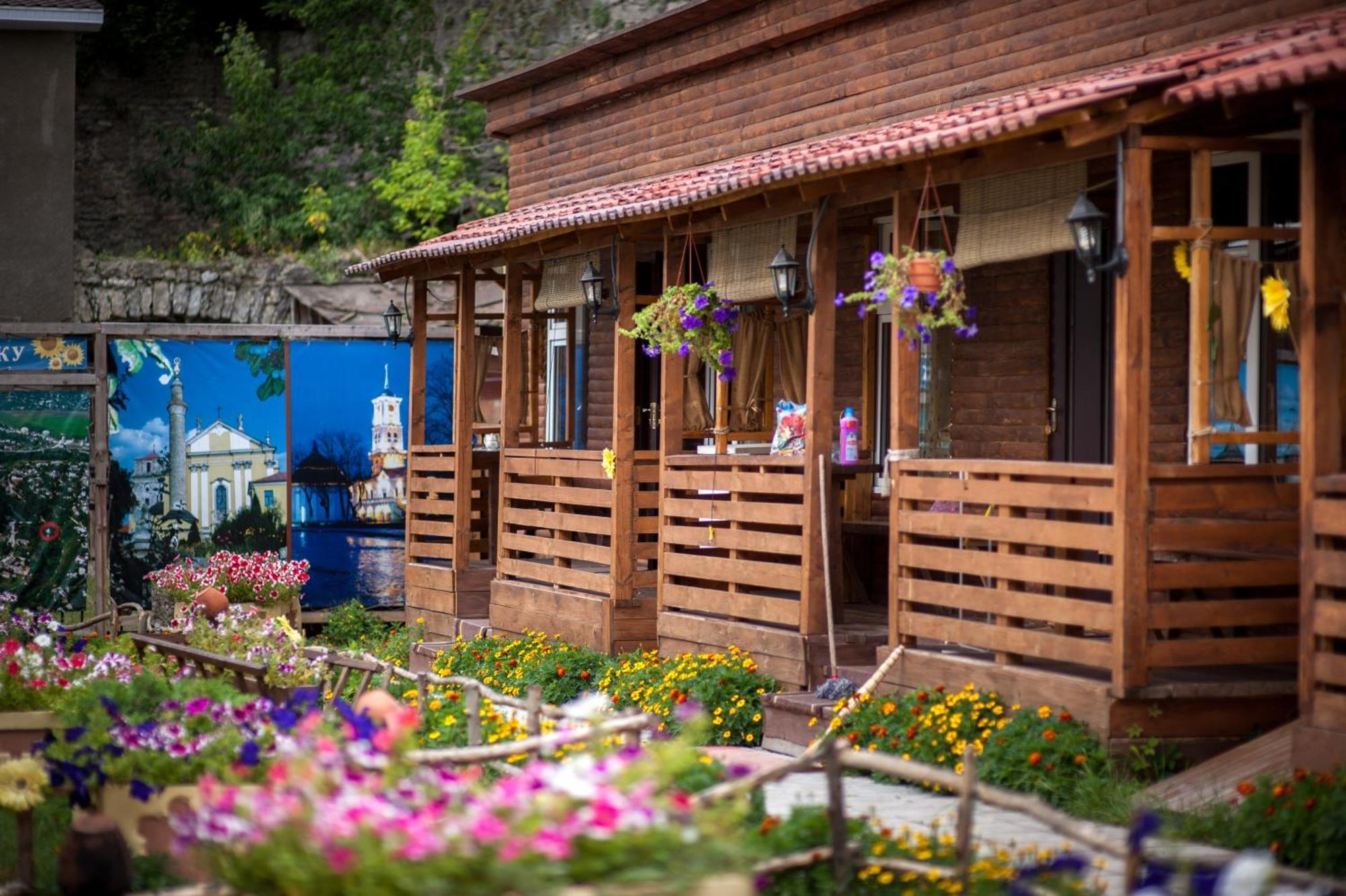 Bilya Richky Hotel Kamianets Podilskyi Bagian luar foto