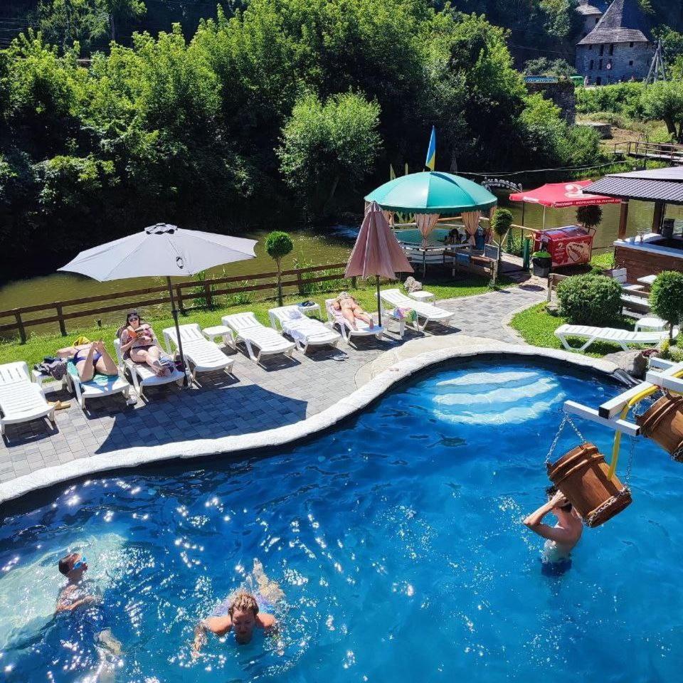 Bilya Richky Hotel Kamianets Podilskyi Bagian luar foto