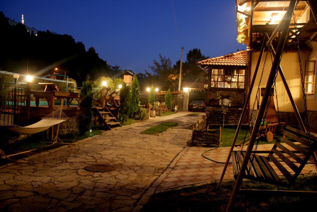 Bilya Richky Hotel Kamianets Podilskyi Bagian luar foto