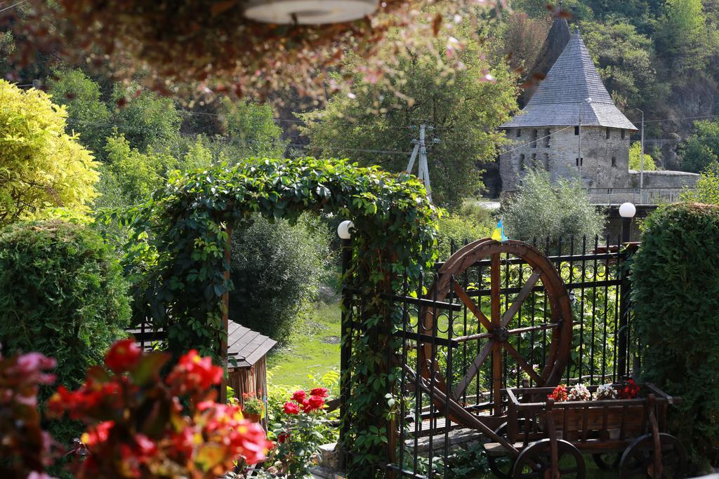 Bilya Richky Hotel Kamianets Podilskyi Bagian luar foto