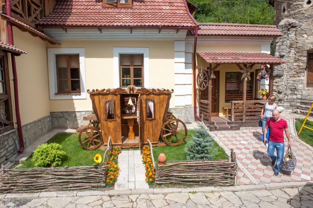 Bilya Richky Hotel Kamianets Podilskyi Bagian luar foto