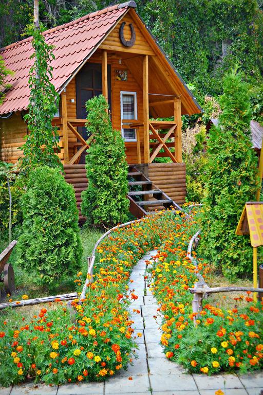 Bilya Richky Hotel Kamianets Podilskyi Bagian luar foto