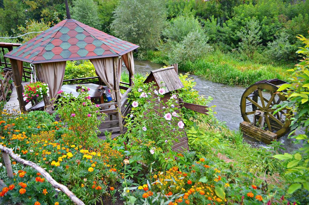 Bilya Richky Hotel Kamianets Podilskyi Bagian luar foto
