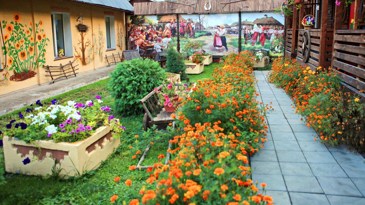 Bilya Richky Hotel Kamianets Podilskyi Bagian luar foto