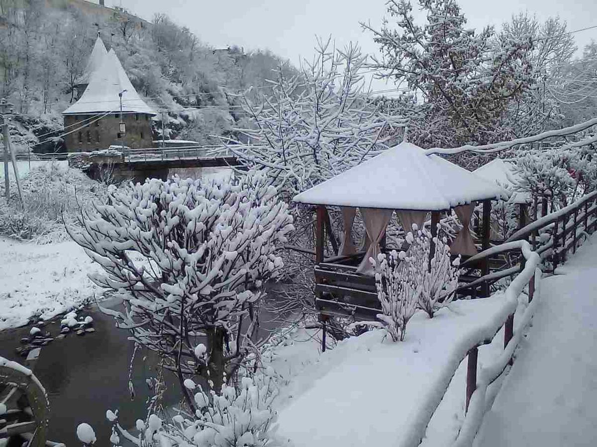 Bilya Richky Hotel Kamianets Podilskyi Bagian luar foto